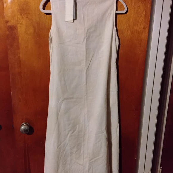 Black and White Sleeveless Sheath Dress with Mock Neck - Picture 3 of 3